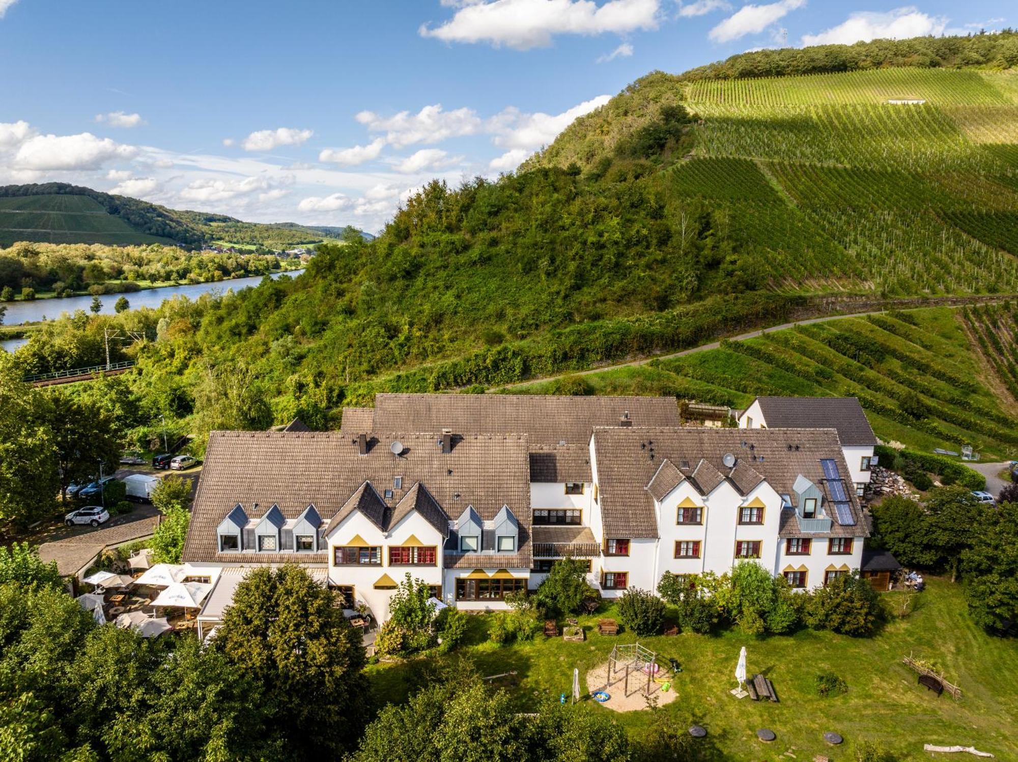 Weinhotel Restaurant Klostermuehle Ockfen Buitenkant foto