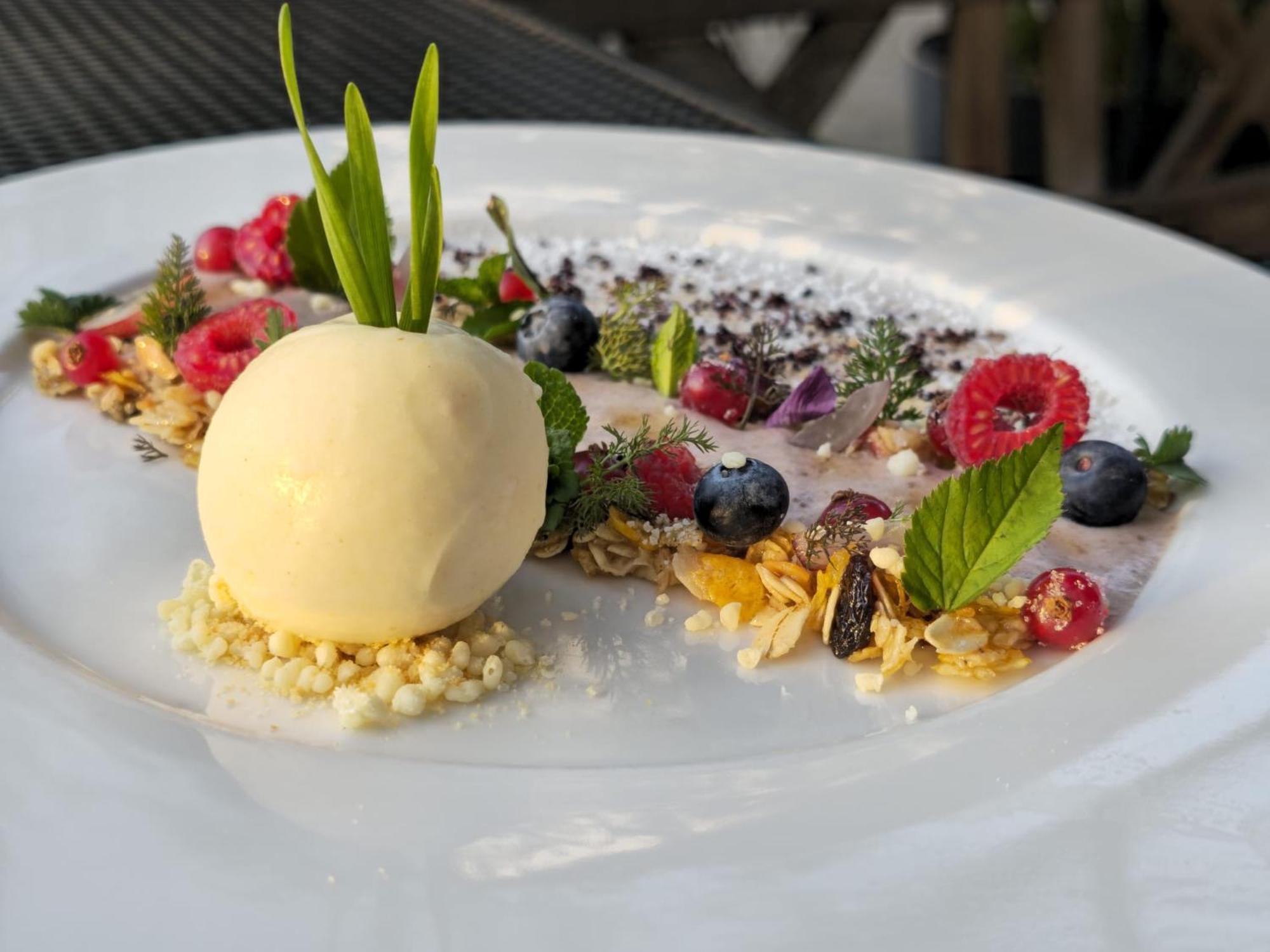 Weinhotel Restaurant Klostermuehle Ockfen Buitenkant foto