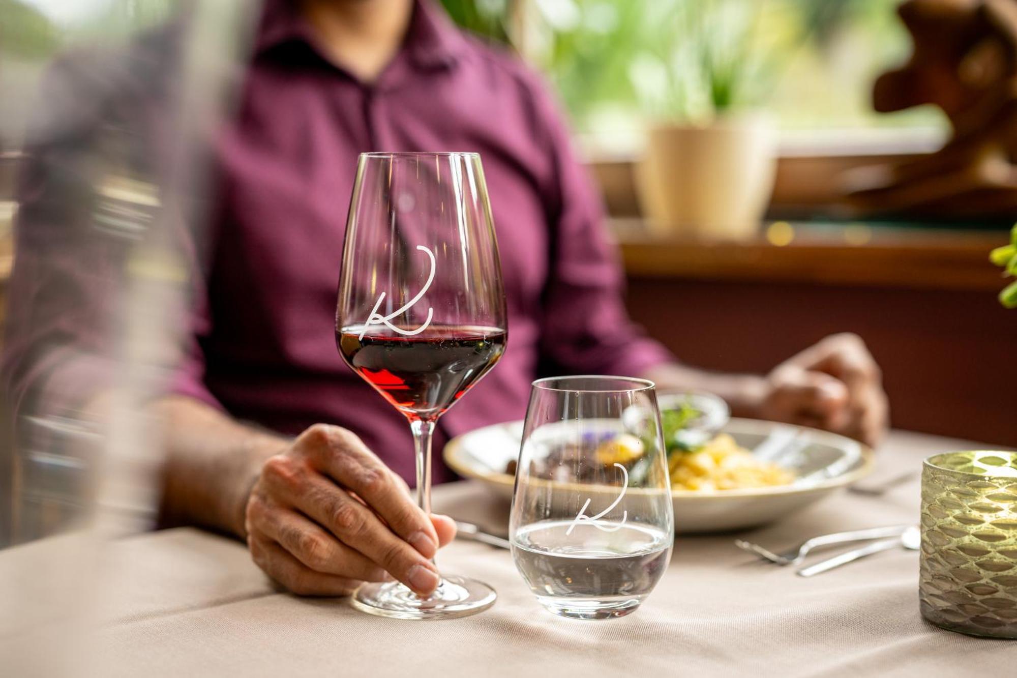 Weinhotel Restaurant Klostermuehle Ockfen Buitenkant foto