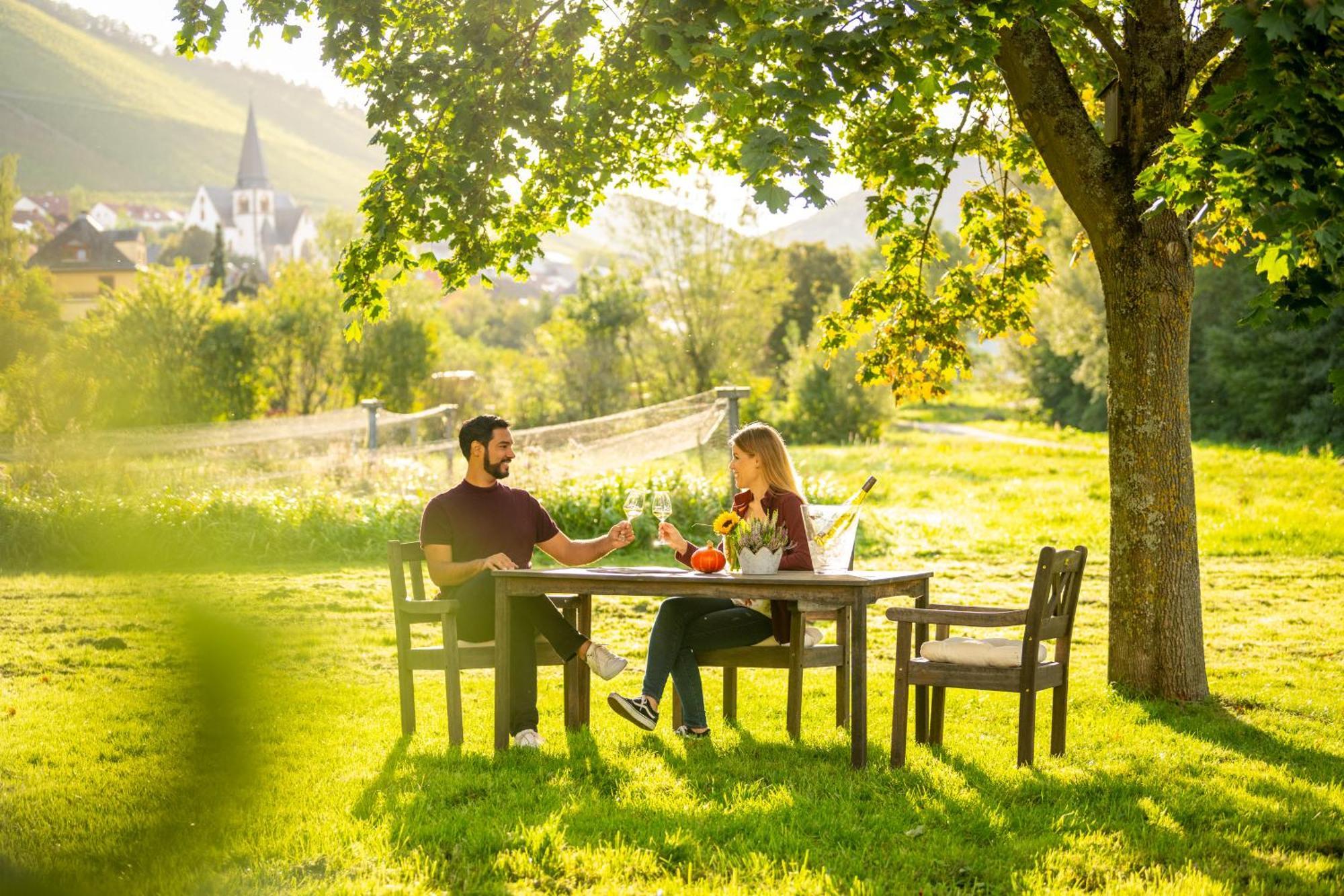 Weinhotel Restaurant Klostermuehle Ockfen Buitenkant foto