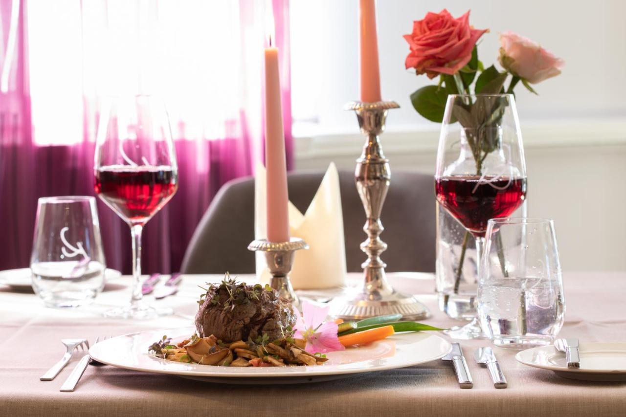 Weinhotel Restaurant Klostermuehle Ockfen Buitenkant foto